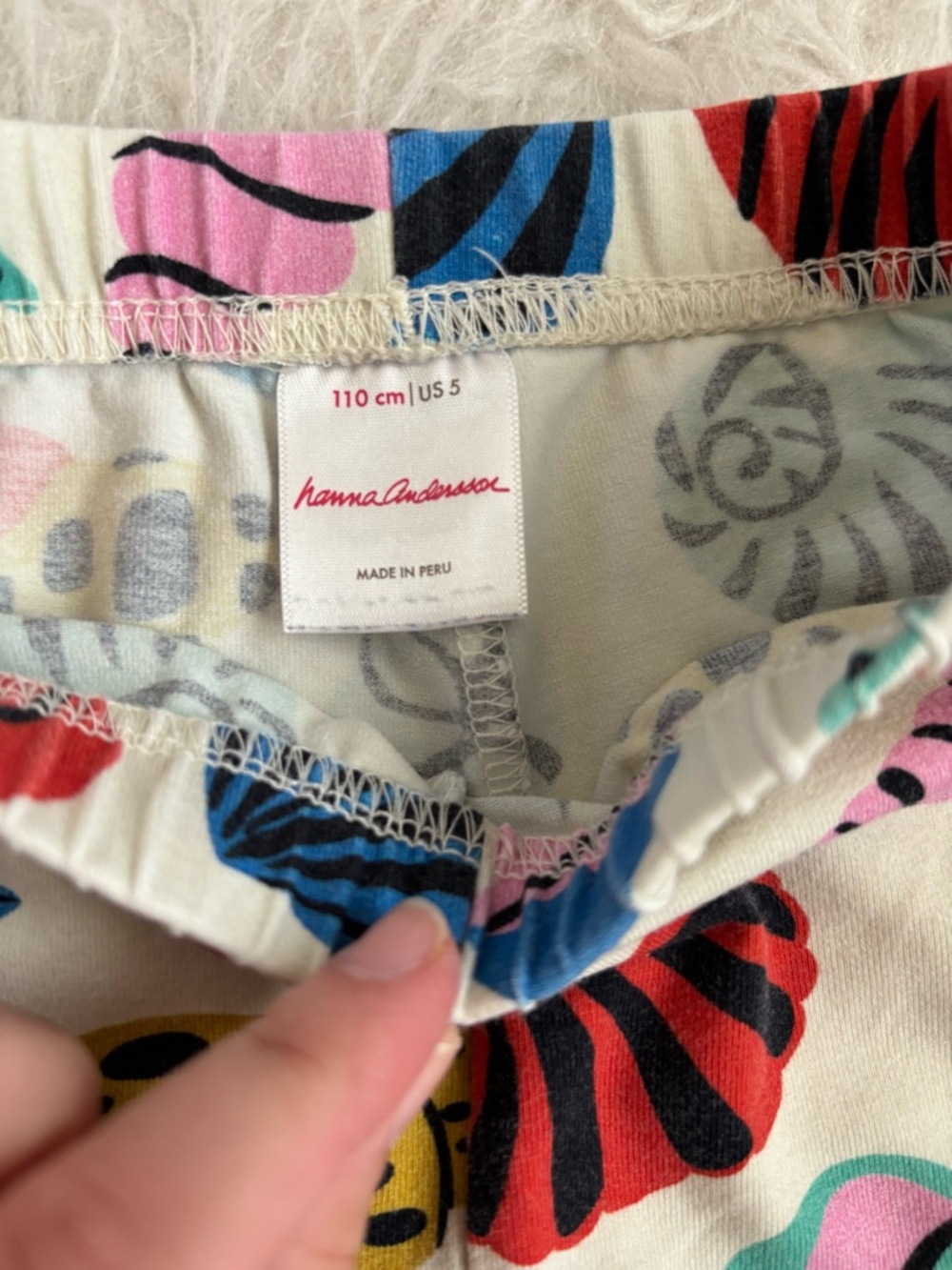 Hanna Andersson Kids Colorful Shell Print Stretchy Shorts - Picture 2 of 4